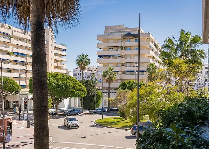 3 Bedroom Puerto Banus Daire *